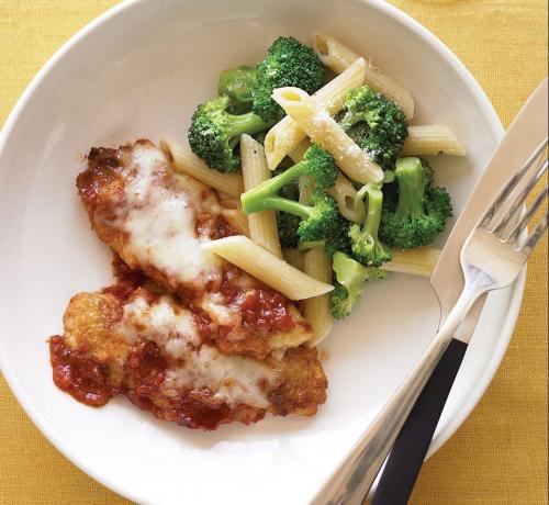 makarnali ve brokoli ile parmesan tavuk Fırında