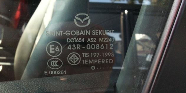 Bir Kullanılmış Otomobil Satın Alın Nasıl: camı İşaretleme 1-2 rakamları veya sembolleri farklı olabilir