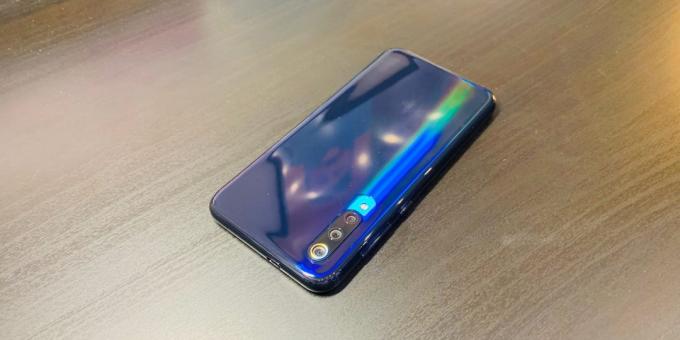 Xiaomi Mi 9 SE: bir durumda