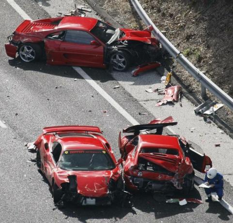 Ferrari ile kaza