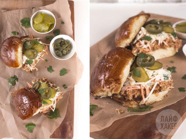 Ne yemek için yapabilirsiniz: tavuk barbekü ile bir kaydırıcı sandviç