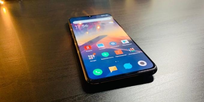 Genel Xiaomi Mi 9: Ekran