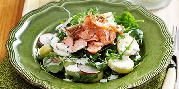 balık Salatalar: alabalık ile Patates salatası