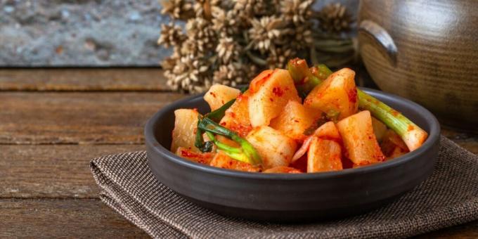Kaktugi-daikon kimchi