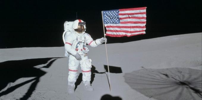 Uzayda bulunmuş insanlar: Ay'da Alan Shepard