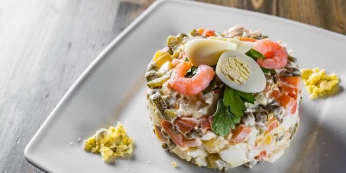 Karides ve füme tavuk salatası: en iyi tarif