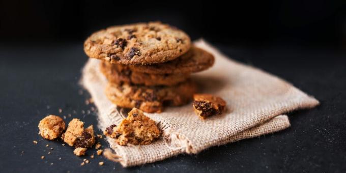 Çikolatalı ve fındıklı yulaf ezmeli kurabiye için basit bir tarif