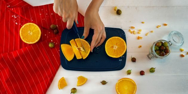 Bektaşi üzümü portakal reçeli: portakalları doğrayın