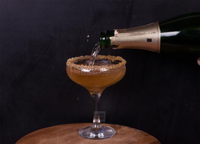 mix suyu ve şampanya: şampanya ile Elma kokteyl