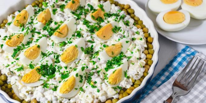 Bezelye ve yumurtalı dana ciğeri salatası: basit bir tarif