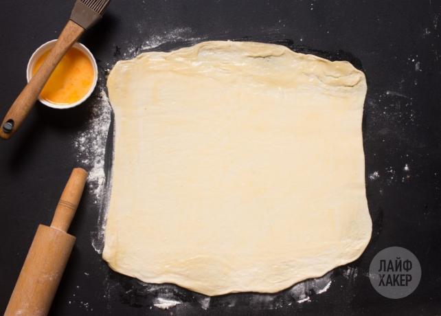 peynir sopa pişirmek için nasıl: rulo dışarı hamur