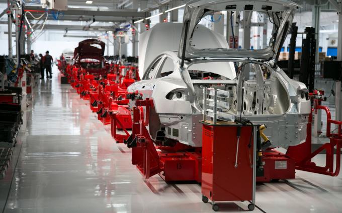 elektrikli araba Tesla Model S için bir gövde oluşturma