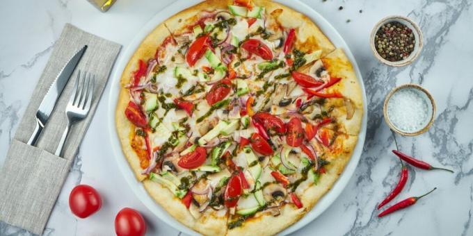 Kabak ve mantarlı pizza