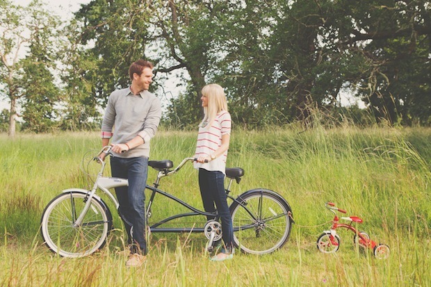 Bir aile bisikleti tutkunları eklenmesi