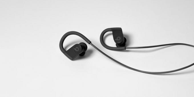 Apple güncellenmiş Powerbeats kulaklıklarını tanıttı. Tek şarjla 15 saat çalışırlar