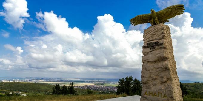 Anapa Manzaraları: "Kafkas Dağlarının Başlangıcı" anıtı