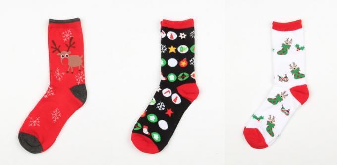 AliExpress sahip ürünler bir yılbaşı havası oluşturmak için: Çorap