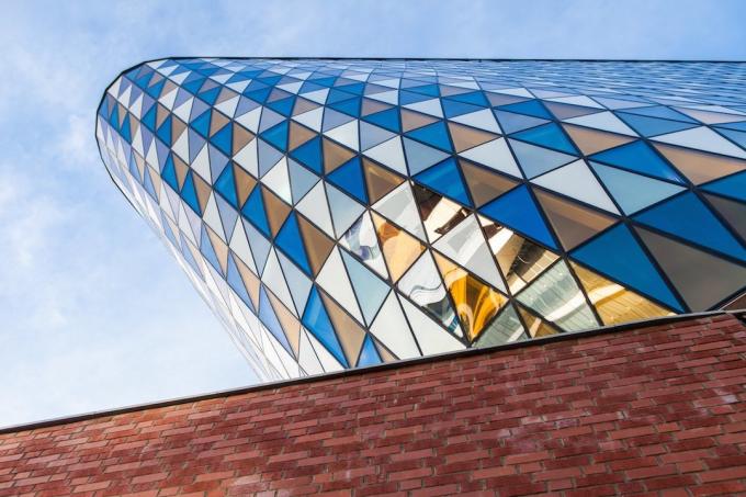 Avrupa mimarisi: Aula Medica İsveç'in Karolinska Enstitüsü'nde