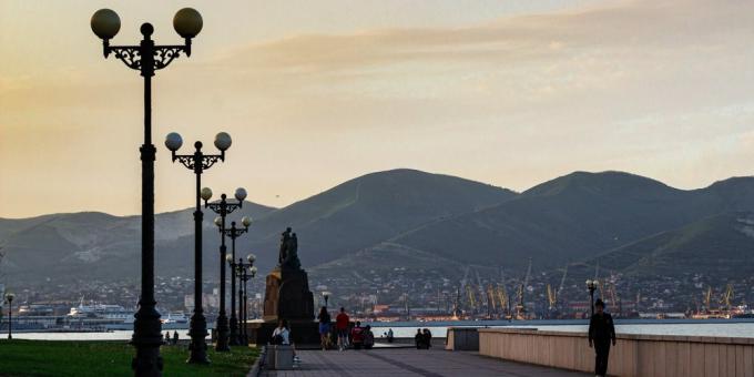 Novorossiysk'in gözde mekanları: merkezi şehir plajı ve dolgu