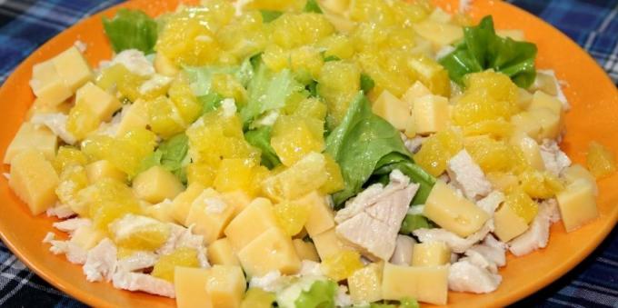 mayonez Salata c tavuk, peynir ve portakal olmadan salatalar için tarifler