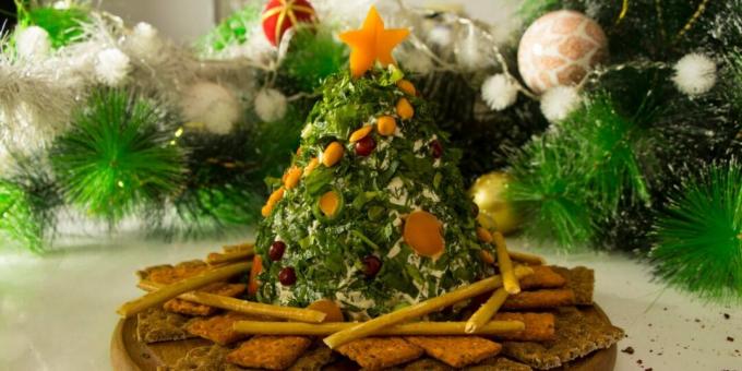 Bir Noel ağacı şeklinde peynir ve jambon ile Yeni Yıl aperatif