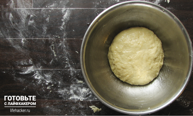 Fırında çörek pişirme: hamur yoğurma