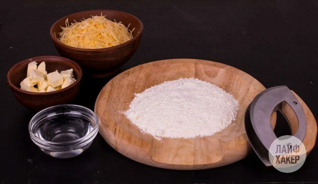 Peynirli krakerler: malzemeleri hazırlayın
