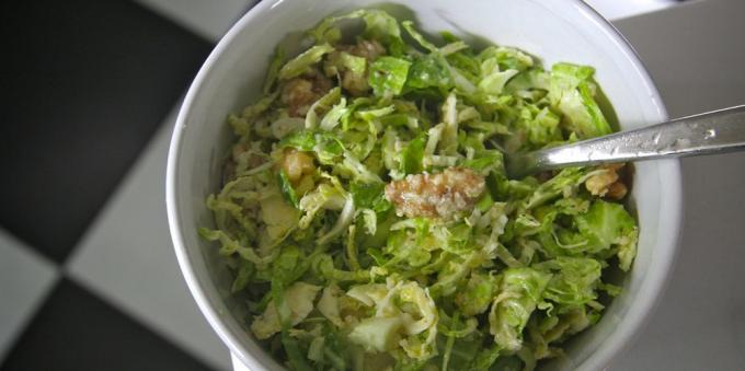 brüksel lahanası, fındık ve Parmesan Sebze salata
