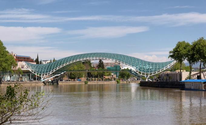 Barış Tiflis Köprüsü