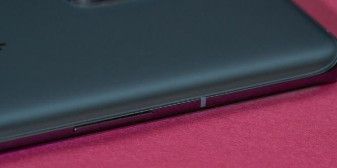 OnePlus 9 Pro: Sol tarafta çift ses rocker
