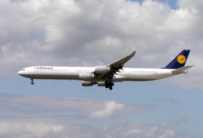 Airbus A340-600 havayolu Lufthansa 