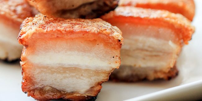 Çince çıtır tuzlu kabuk ile domuz: fırın içinde Domuz