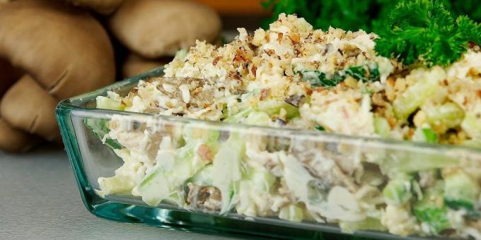 mantar, salatalık ve yumurta ile Salata: Basit bir reçete