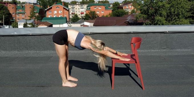 Basit Yoga Egzersizleri: Ayakta Öne Eğilme