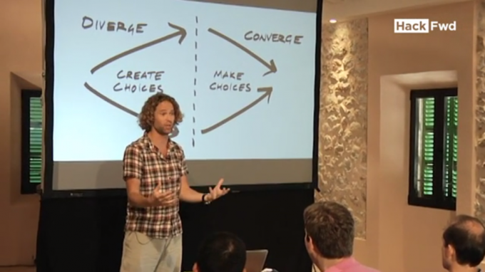 şirket IDEO (tasarım düşünme ilkelerinin kurucusu) Tom Hulme yaratıcı düşünce kurallarını açıklıyor