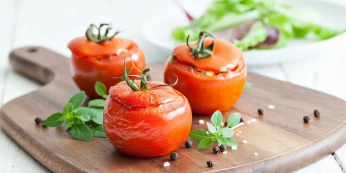 Et ve bulgurla doldurulmuş domates