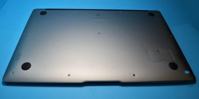 Chuwi LapBook Hava. alt yüzeyi