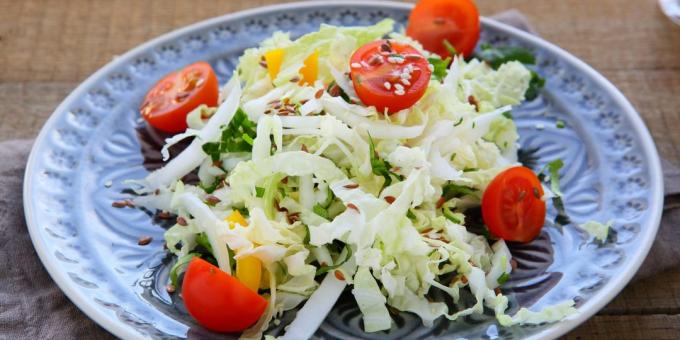 salatalık ve domates ile deniz ve Çin lahana gelen Salata