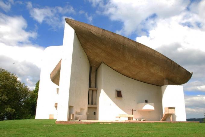 Avrupa mimarisi: Le Corbusier'nin Chapelle La Notre Dame du Haut