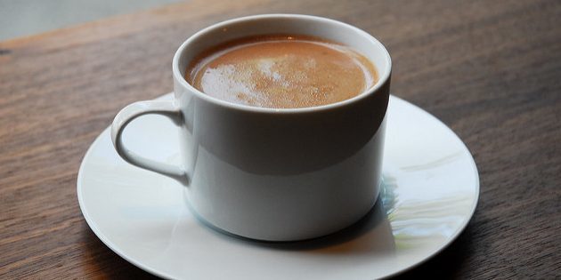 kahvede ne eklemek için: kakao tozu