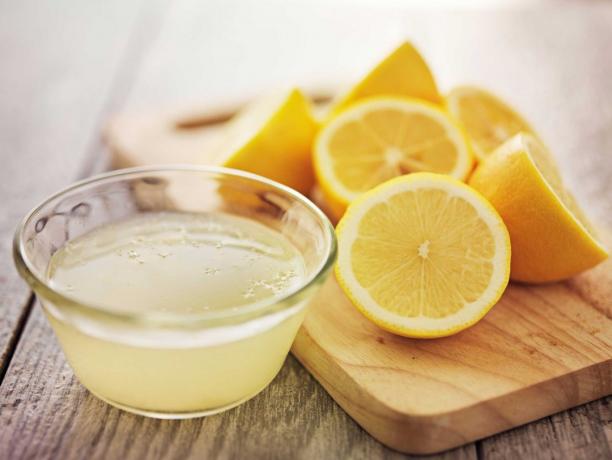 mikrodalgada lekelere karşı Limon suyu