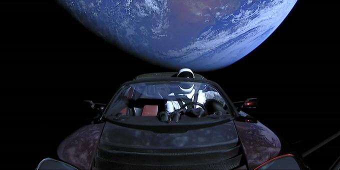 Uzaydaki alışılmadık nesneler: Tesla arabası
