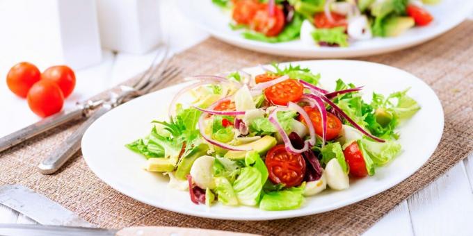 Mozzarella, avokado ve kiraz salatası: basit bir tarif
