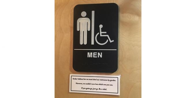 Tuvalete kapıyı işaret 