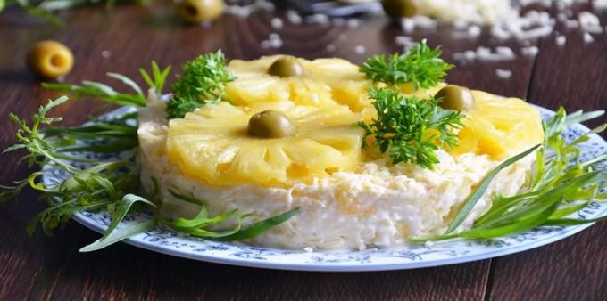 Tarifler: ananas, peynir ve sarımsak ile Salata